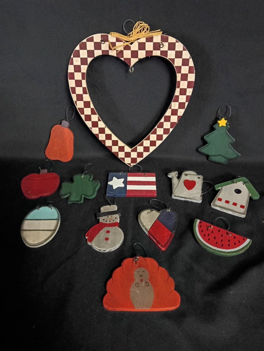 Cobble Creek Seasonal Heart Plaque 12 Interchangeable Wooden Icons Primitive